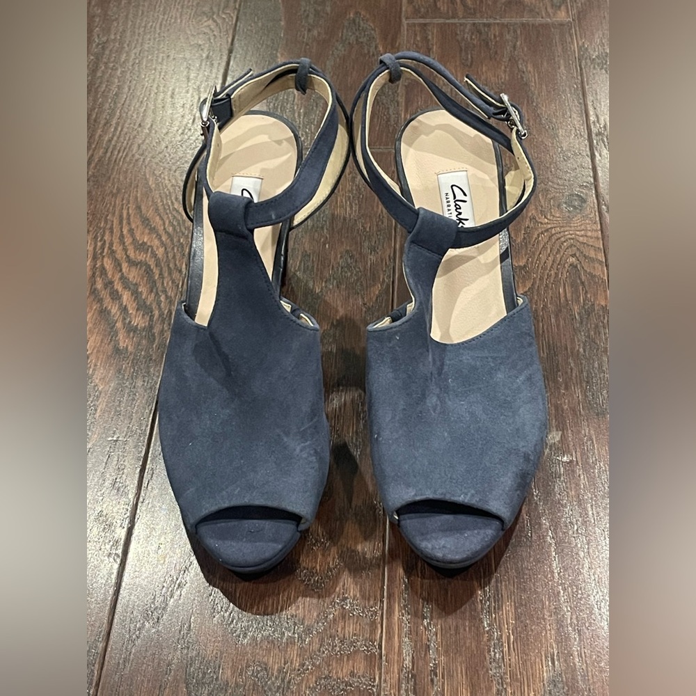 Clarks Kendra Charm Ladies Navy Suede Peep Toe Heels Women Size 9M NEW